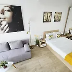 Cozy & Modern Cismigiu Park - Pop8 Apartment Bucharest